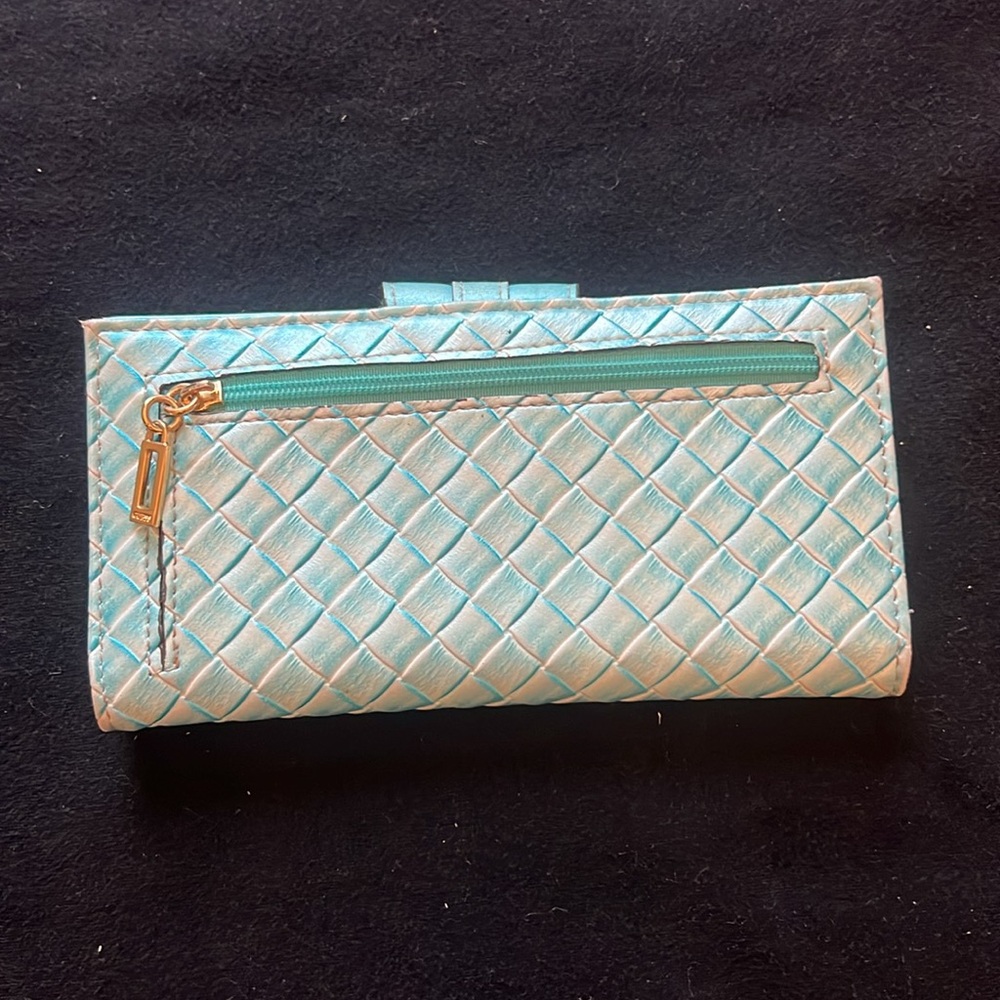 Guess Wallet - Picture 2 of 4